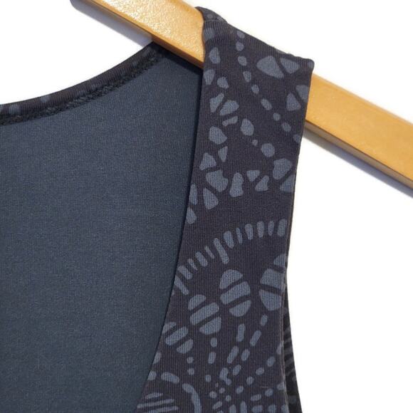 Patagonia Bandha Gray Floral Scoop Neck Sleeveless Activewear Tank Top XS - Picture 2 of 9